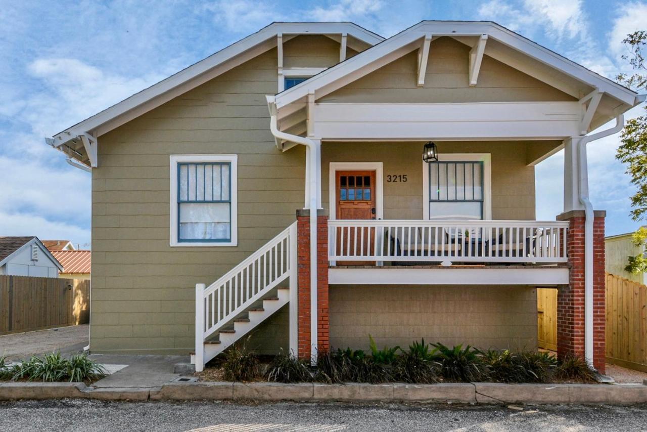 Coastal Craftsman- Walk To Beach & Pleasure Pier- As Seen On 'Restoring Galveston' Eksteriør billede