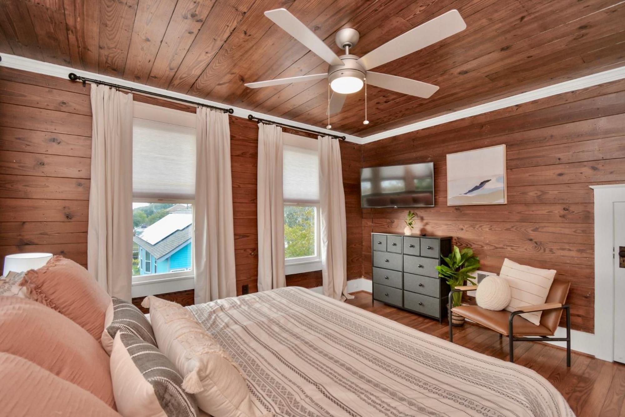 Coastal Craftsman- Walk To Beach & Pleasure Pier- As Seen On 'Restoring Galveston' Eksteriør billede